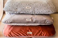 Load image into Gallery viewer, Camita Chica